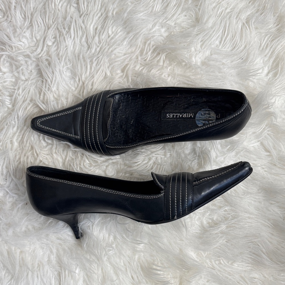 VINTAGE BLACK LEATHER PEDRO MIRALLES KITTEN HEELS WITH WHITE STITCHING